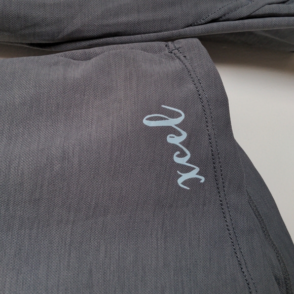 NWOT UVA/UVB blocking rash guard long sleeve top Xcel - Picture 3 of 7